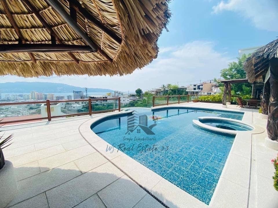 Casa en venta!! Espacios amplios y vista a la bahía.