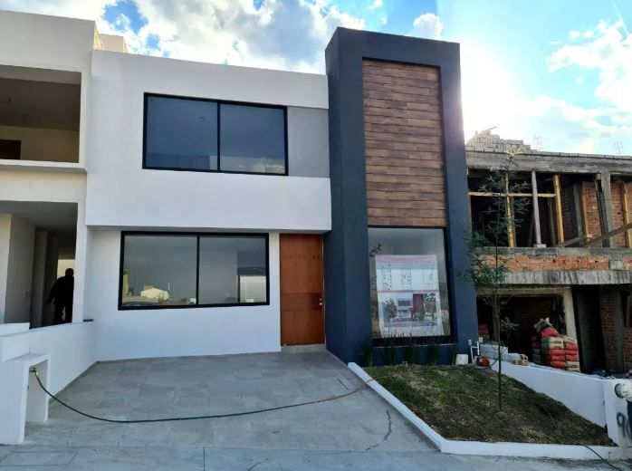 Casa en venta Lomalta Fracc. privado con casa club, canchas, juegos.