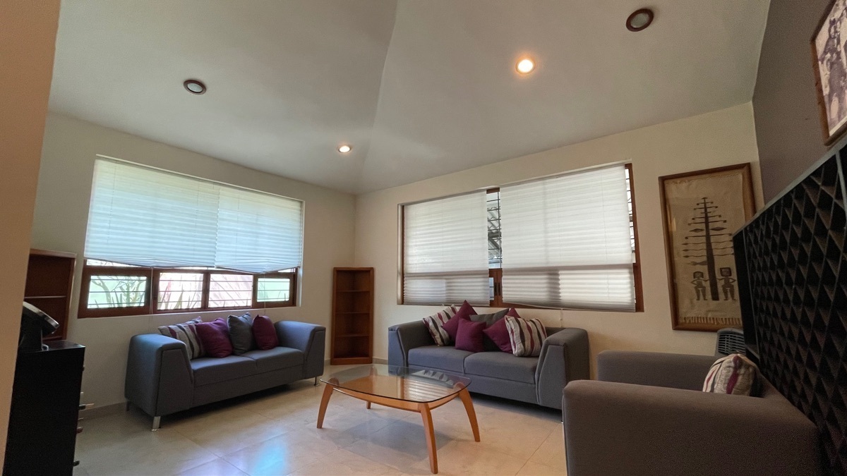 casa-en-venta-residencial-en-un-nivel-en-zona-sur-con-alberca-en-guanajuato-gto18-30831