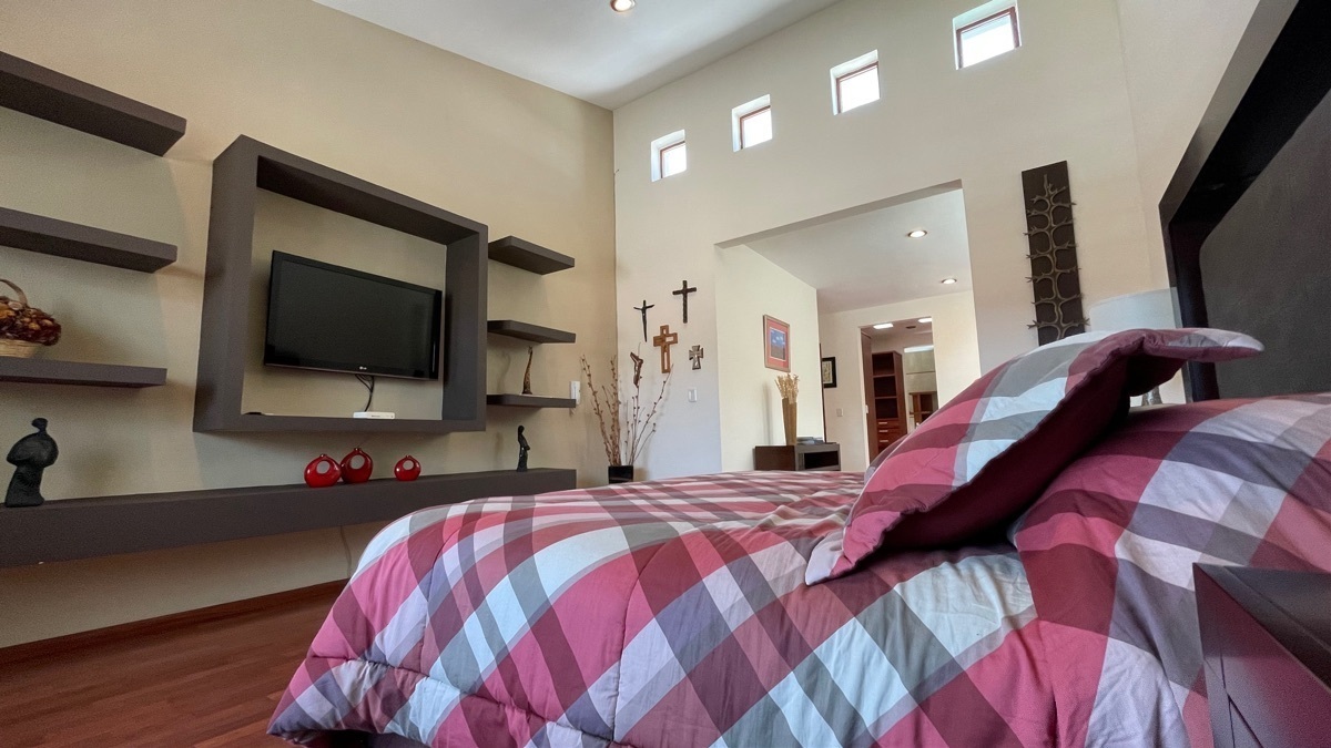 casa-en-venta-residencial-en-un-nivel-en-zona-sur-con-alberca-en-guanajuato-gto28-30831