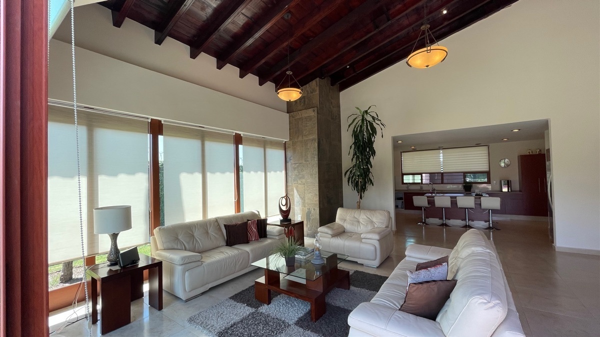 casa-en-venta-residencial-en-un-nivel-en-zona-sur-con-alberca-en-guanajuato-gto3-30831