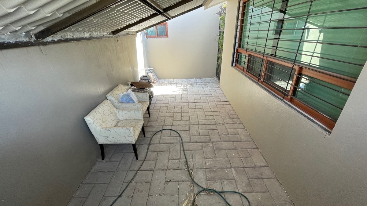 casa-en-venta-residencial-en-un-nivel-en-zona-sur-con-alberca-en-guanajuato-gto36-30831