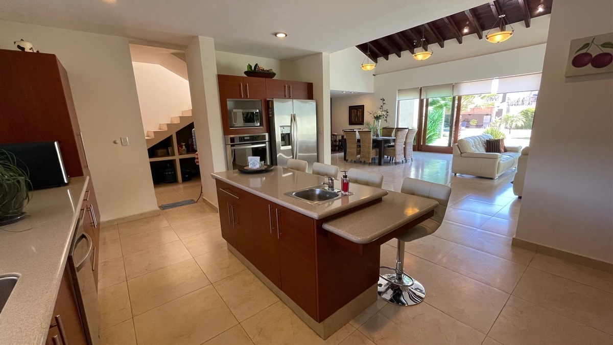 casa-en-venta-residencial-en-un-nivel-en-zona-sur-con-alberca-en-guanajuato-gto4-30831