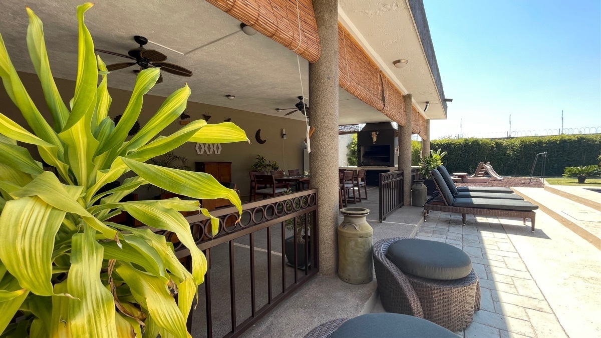 casa-en-venta-residencial-en-un-nivel-en-zona-sur-con-alberca-en-guanajuato-gto43-30831