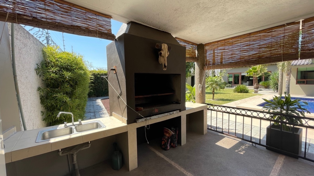 casa-en-venta-residencial-en-un-nivel-en-zona-sur-con-alberca-en-guanajuato-gto46-30831