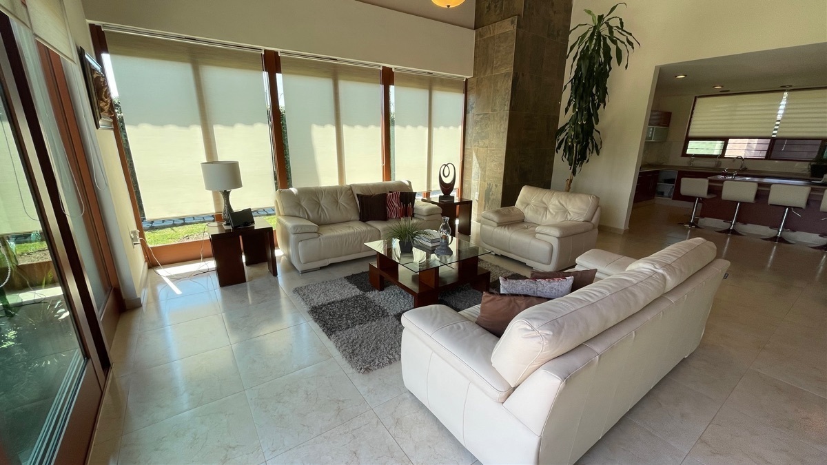 casa-en-venta-residencial-en-un-nivel-en-zona-sur-con-alberca-en-guanajuato-gto5-30831