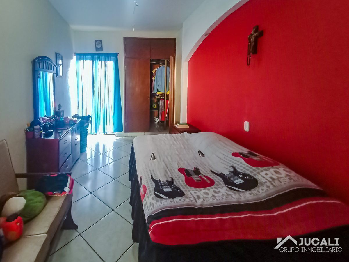 casa-en-venta-sobre-avenida-en-la-colonia-oblatos-guadalajara-jal15-21857