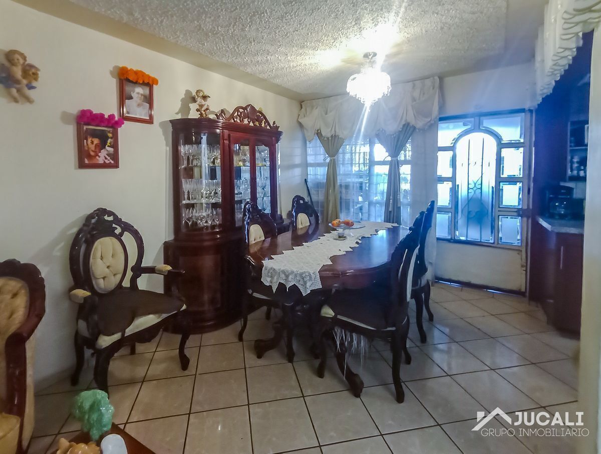 casa-en-venta-sobre-avenida-en-la-colonia-oblatos-guadalajara-jal3-21857