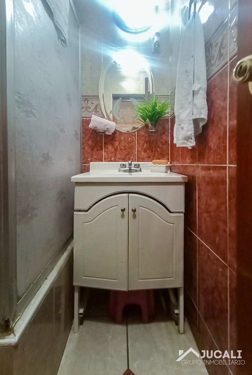 casa-en-venta-sobre-avenida-en-la-colonia-oblatos-guadalajara-jal7-21857