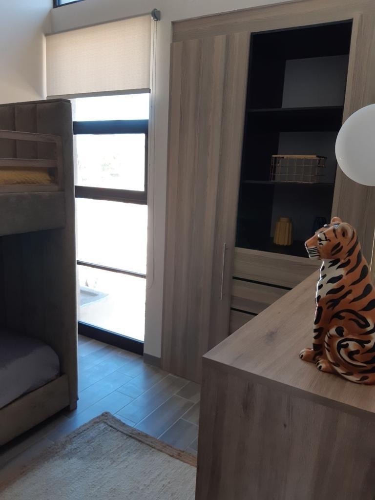 casa-frente-a-parque-privado-en-zibata13-36790