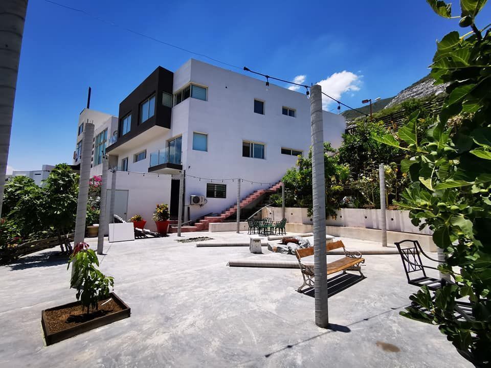 Casa Grande Con Vista Panorámica y Terreno excedente utilizable