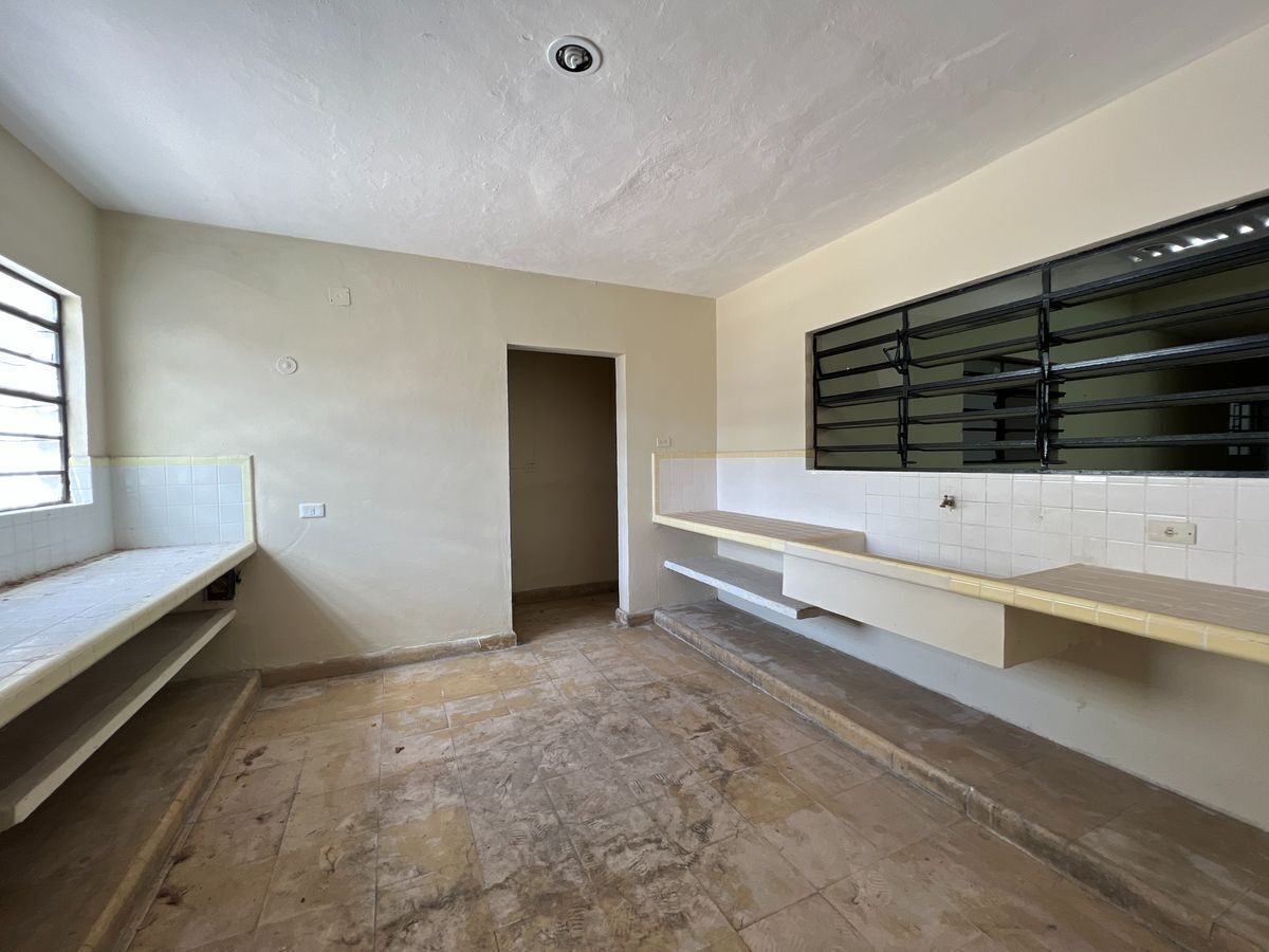 casa-para-oficinas-sobre-avenida-circuito-colonias-en-renta-mrida-yucatn27-22266