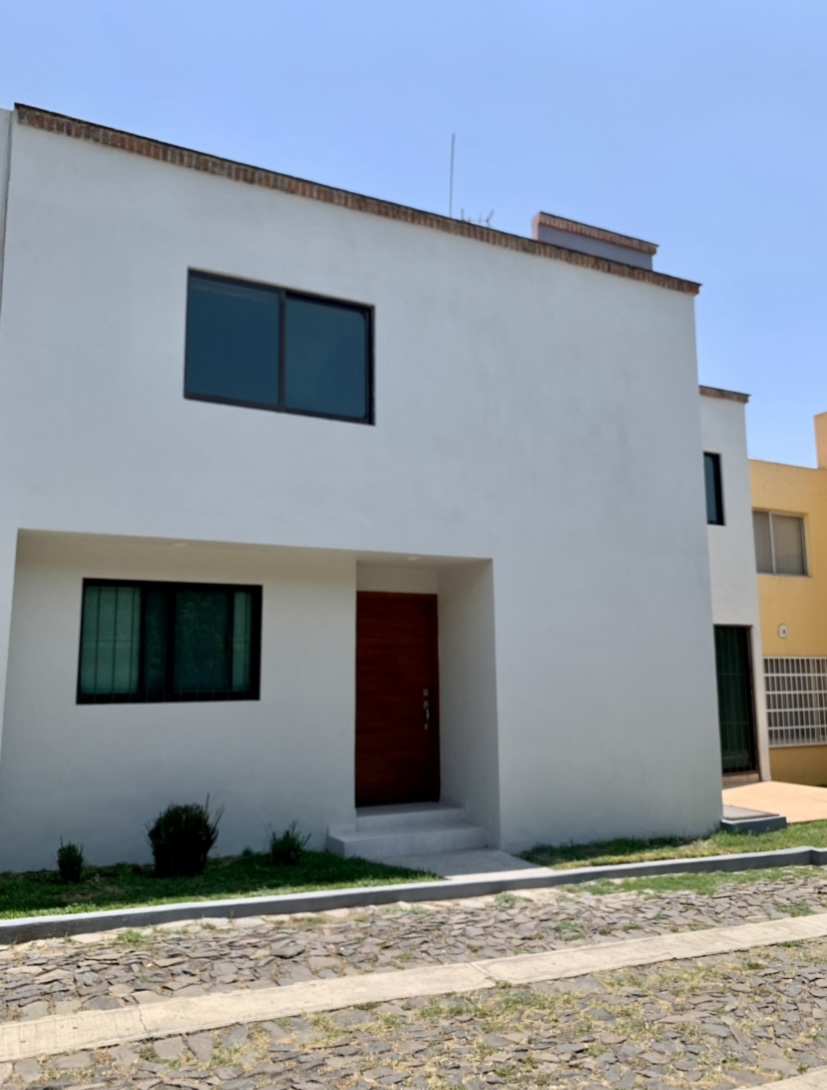 CASA REMODELADA EN  CALZADA  PIRULES CIUDAD GRANJA