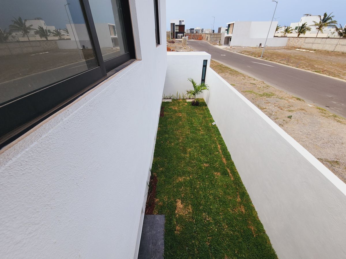 casa-venta-con-recamara-en-planta-baja-amplio-jardin-fracc-lomas-de-la-rioja17-30991