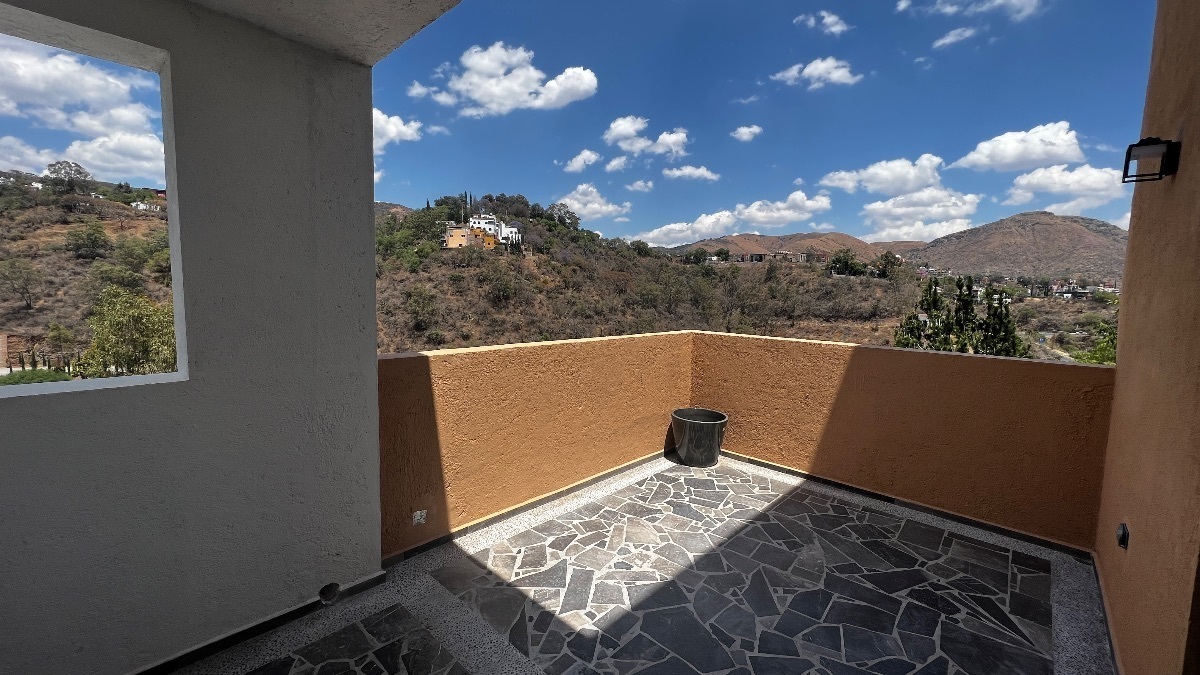 Departamento en RENTA en San Javier con terraza y vista espectacular
