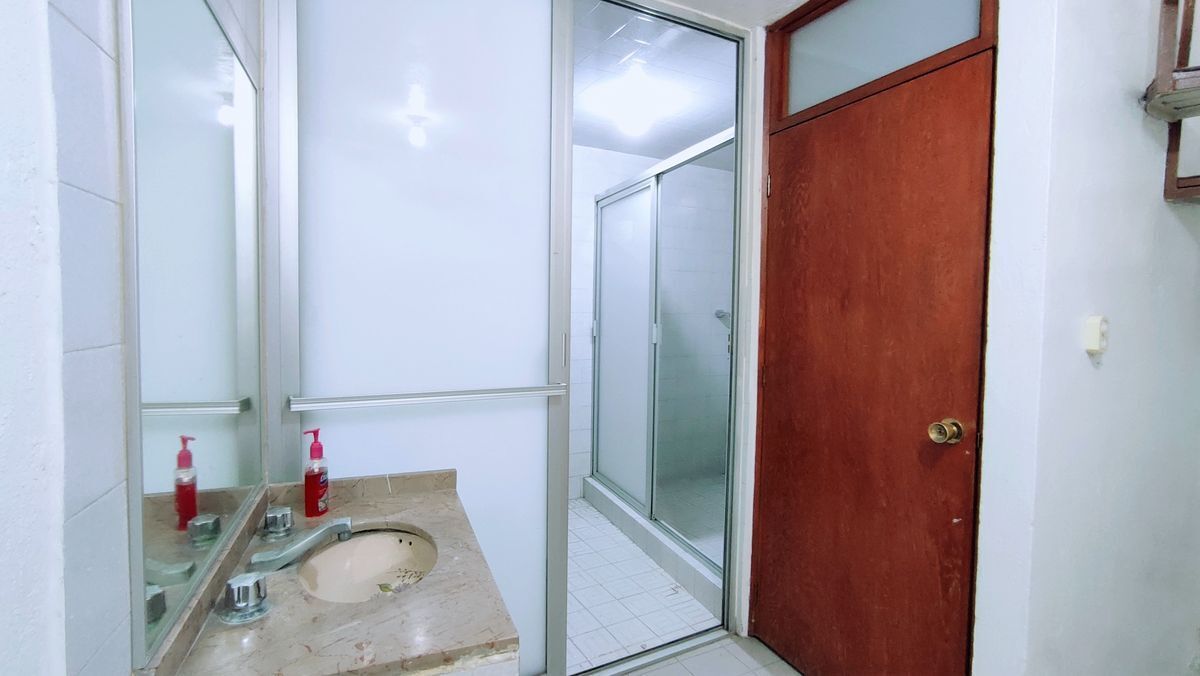 edificio-3-niveles-con-potencial-para-10-pisos-y-1-casa-a-la-venta23-25896