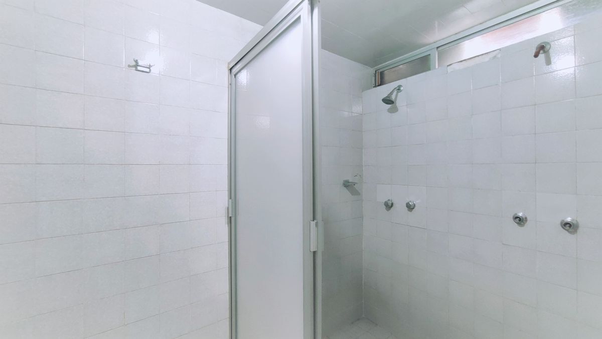 edificio-3-niveles-con-potencial-para-10-pisos-y-1-casa-a-la-venta24-25896