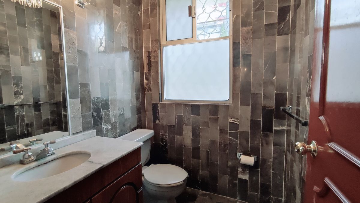 edificio-3-niveles-con-potencial-para-10-pisos-y-1-casa-a-la-venta36-25896