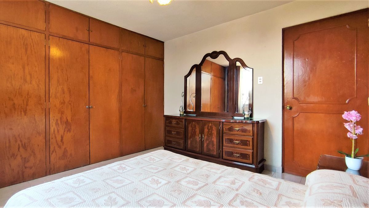 edificio-3-niveles-con-potencial-para-10-pisos-y-1-casa-a-la-venta42-25896
