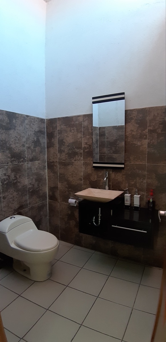 edificio-comercial-en-venta-o-renta-en-blvd-euquerio-guerrero-en-guanajuato9-30809