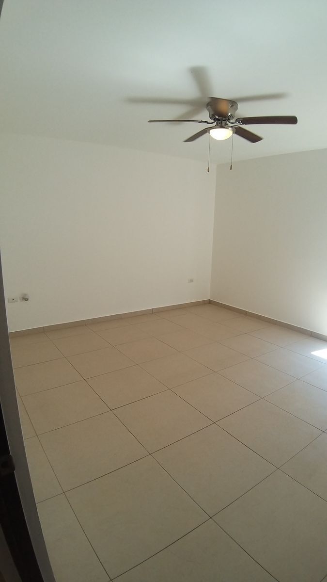 en-venta-casa-de-4-recamaras-en-fraccionamiento-con-alberca-refugio-queretaro11-12373
