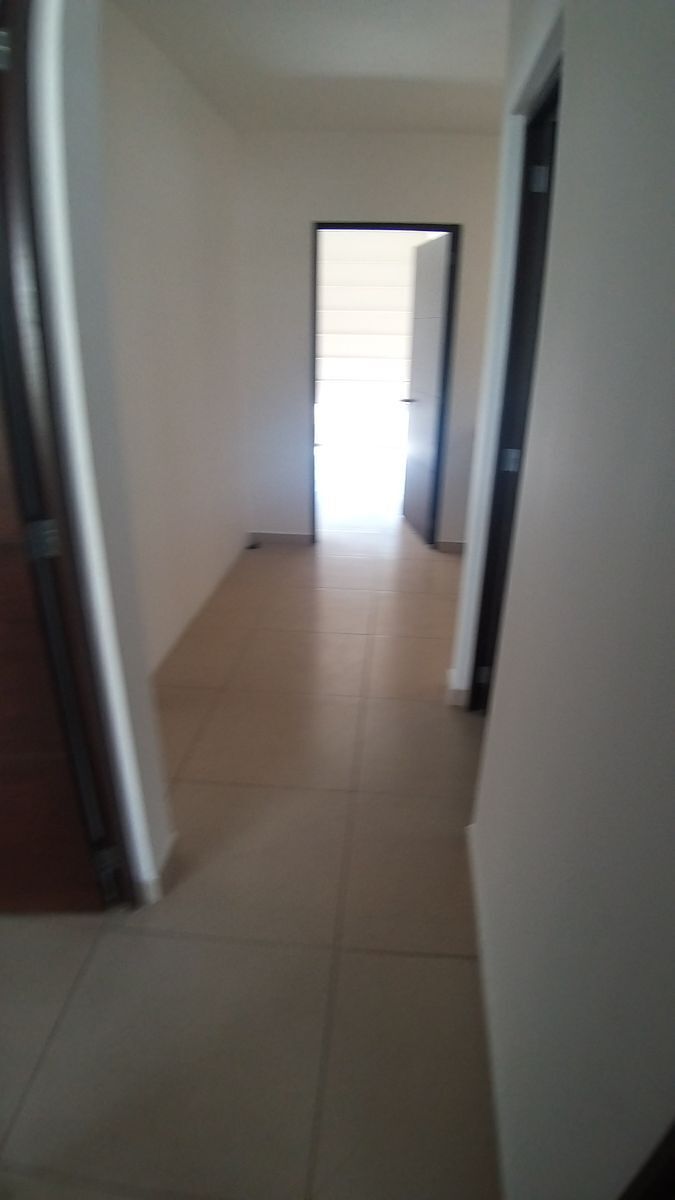 en-venta-casa-de-4-recamaras-en-fraccionamiento-con-alberca-refugio-queretaro22-12373