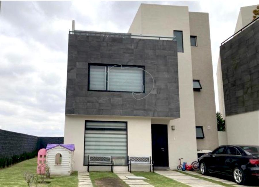 En Venta Linda Casa en Condominio en Zona Esmeralda