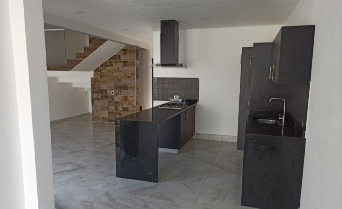 estrena-exclusiva-casa-con-techo-doble-altura-y-alberca-privada14-23617