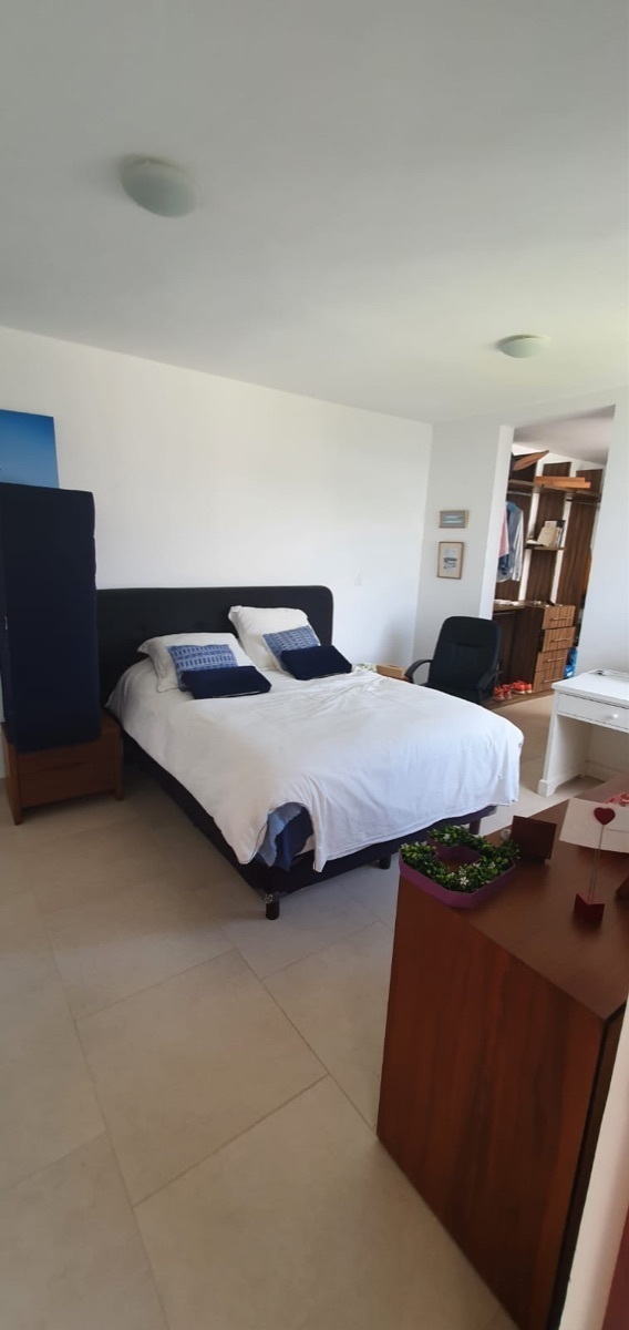hermosa-casa-con-vista-al-lago-y-campo-de-golf--de-zibata7-23741