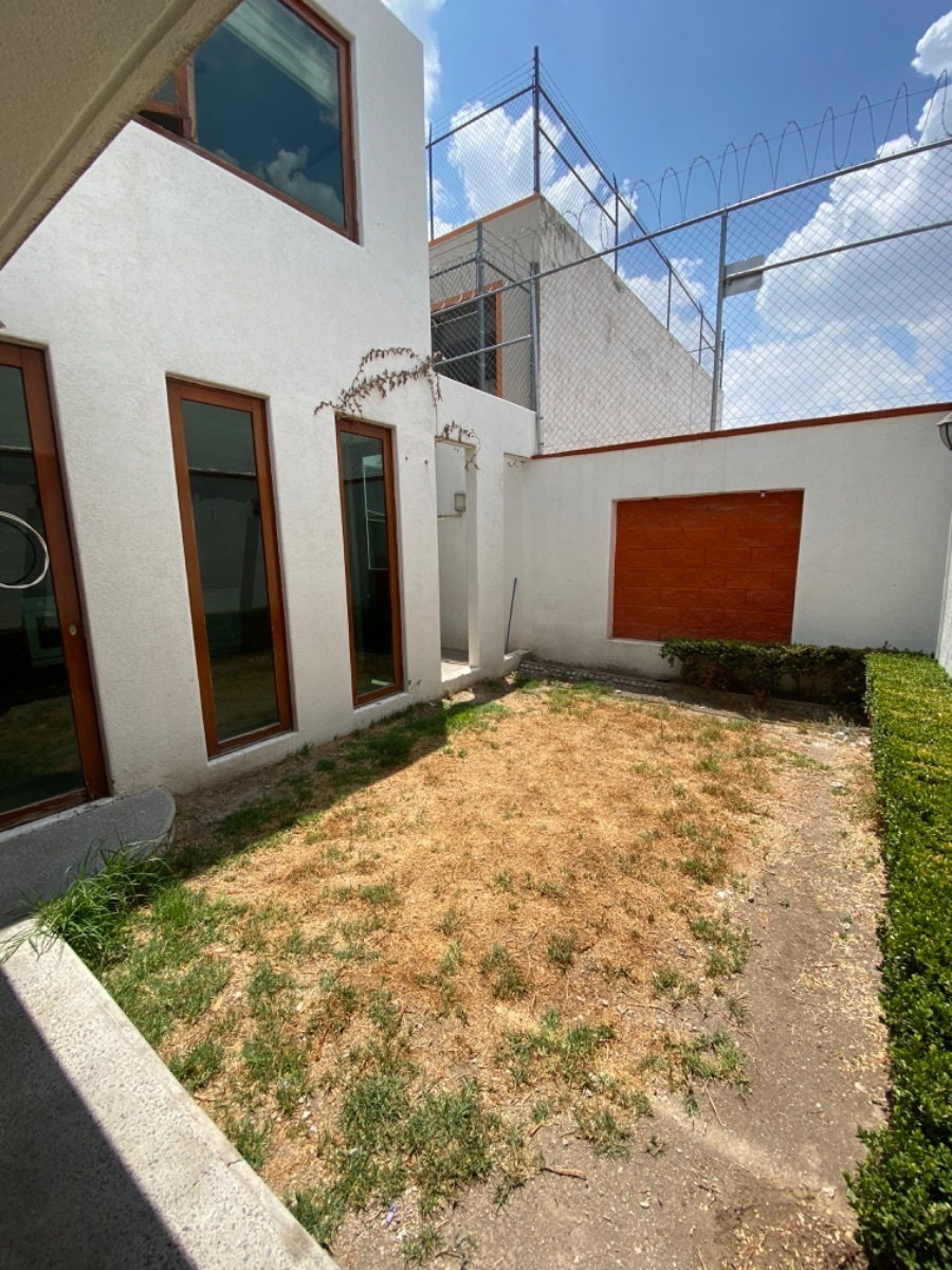 hermosa-casa-en-arboledas-de-san-javier8-25732