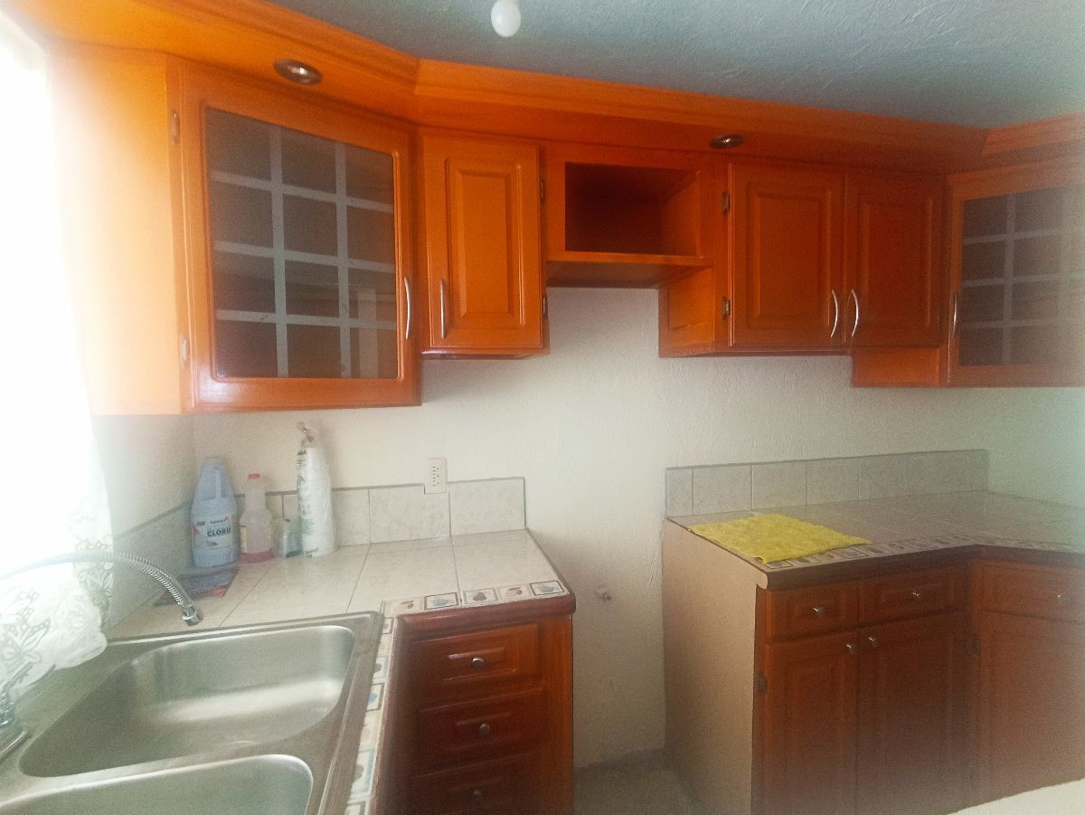 hermosa-casa-en-avenida--remodelada-cocina-integral-se-aceptan-crditos11-35589