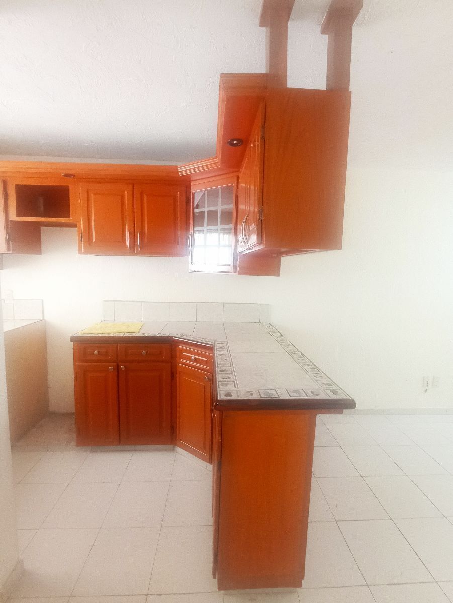 hermosa-casa-en-avenida--remodelada-cocina-integral-se-aceptan-crditos22-35589