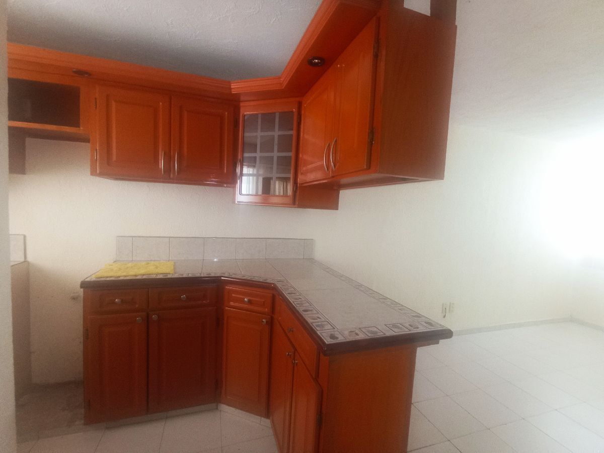 hermosa-casa-en-avenida--remodelada-cocina-integral-se-aceptan-crditos7-35589