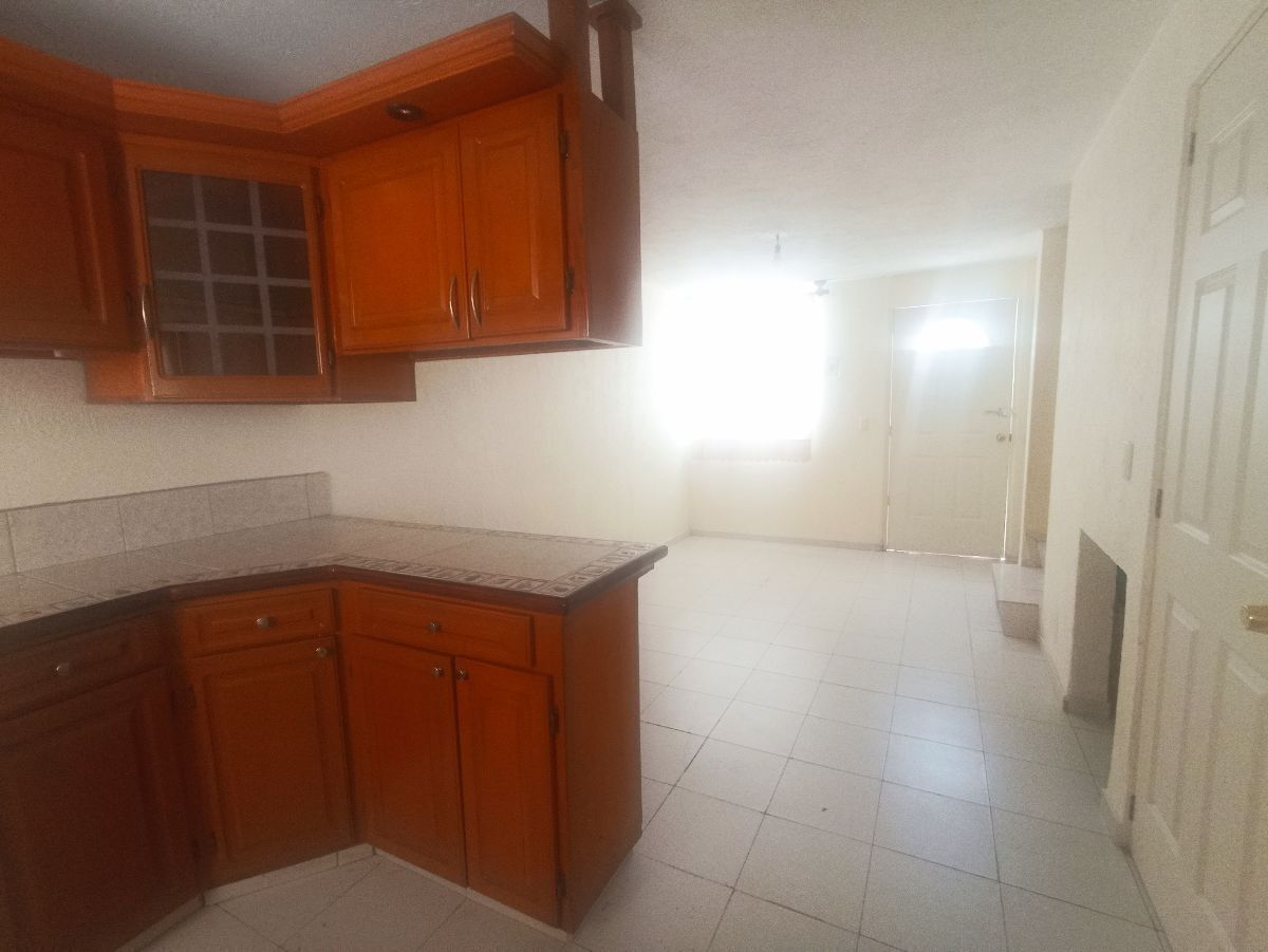 hermosa-casa-en-avenida--remodelada-cocina-integral-se-aceptan-crditos8-35589