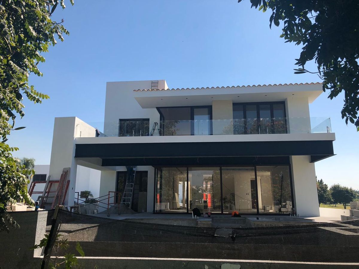 HERMOSA CASA EN EXCLUSIVO FRACCIONAMIENTO CON CAMPO DE GOLF