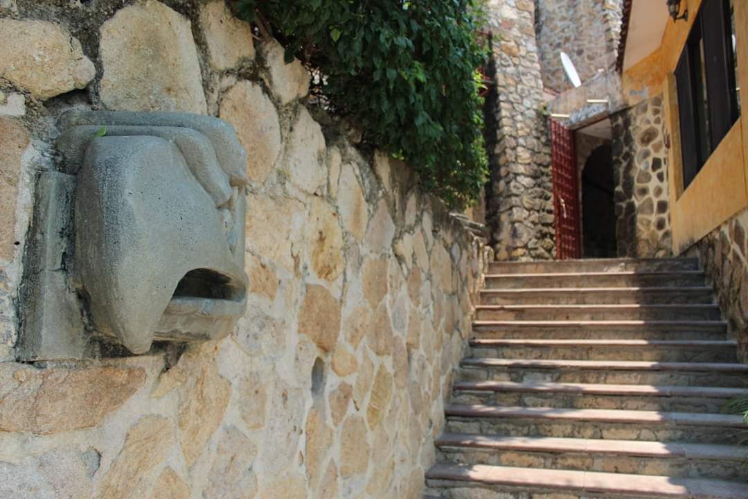 hermosa-construccin-estilo-mexicano-a-orilla-del-lago-de-tequesquitengo-morelo19-34715