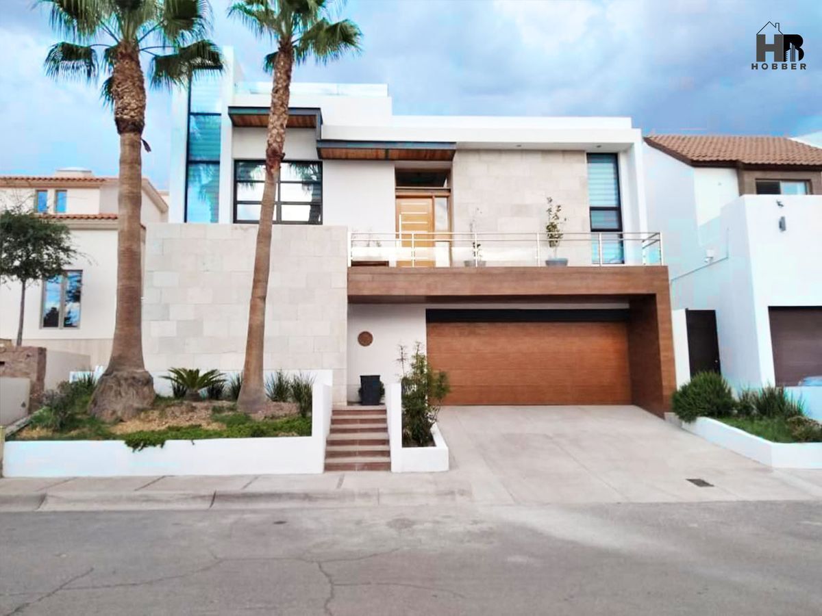 HERMOSA RESIDENCIA CON JACUZZI EN VENTA.