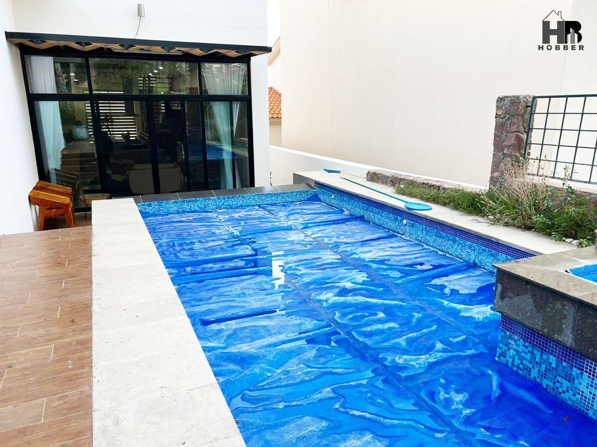 hermosa-residencia-con-jacuzzi-en-venta21-15891