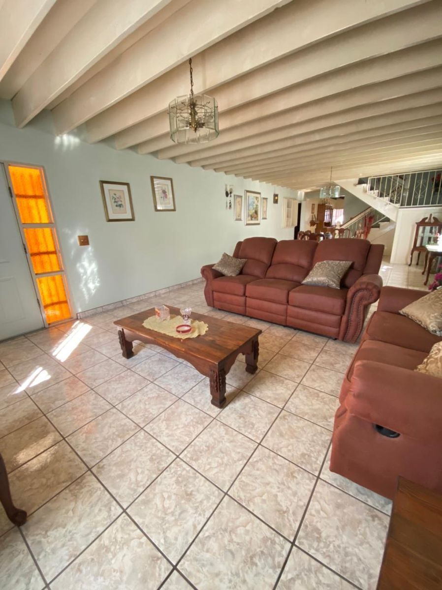 hermosa-y-amplia-casa-con-vista-a-la-ciudad11-19066