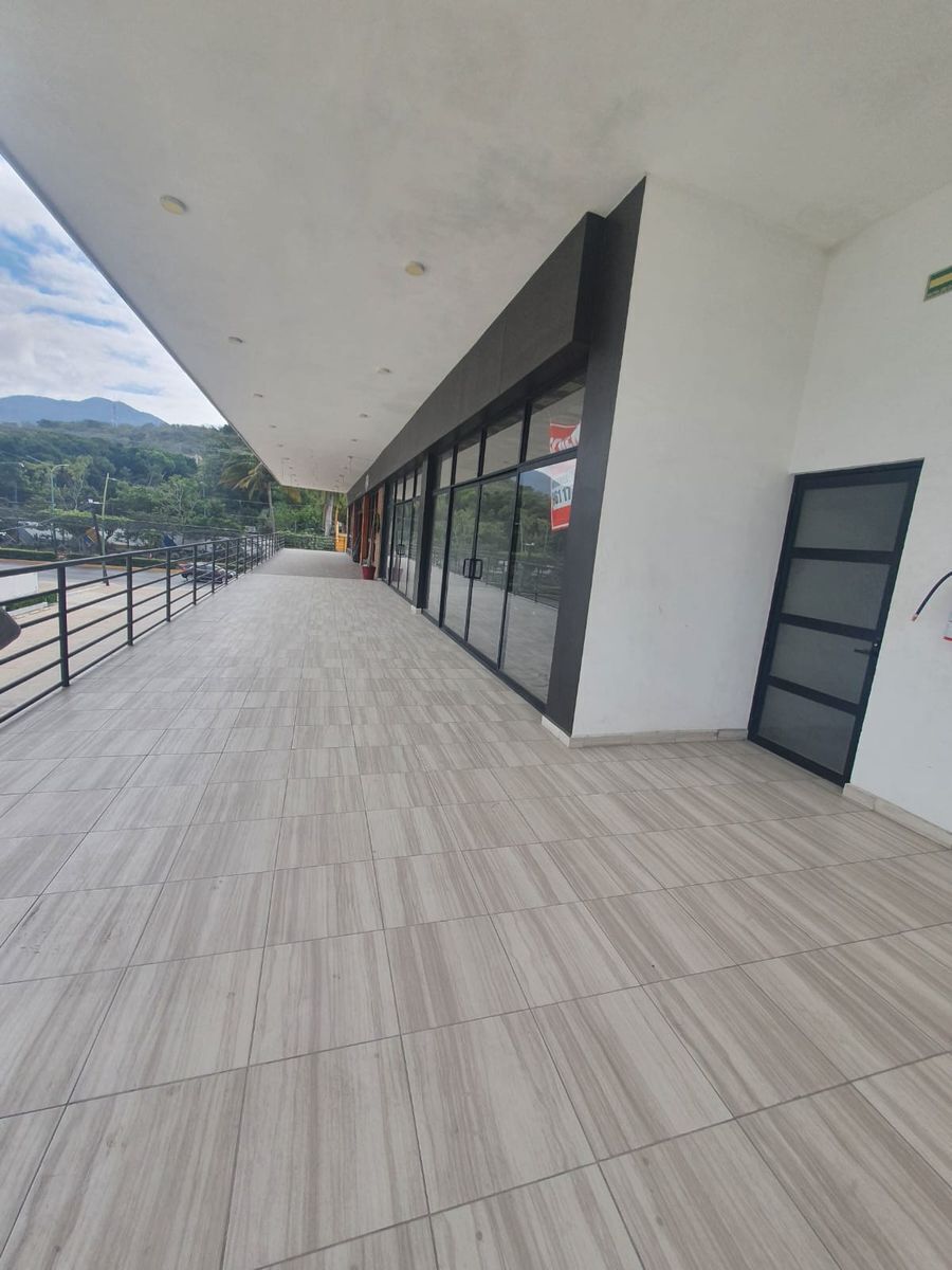 local-comercial-en-renta-con-terraza-en-plaza-comercial2-19091