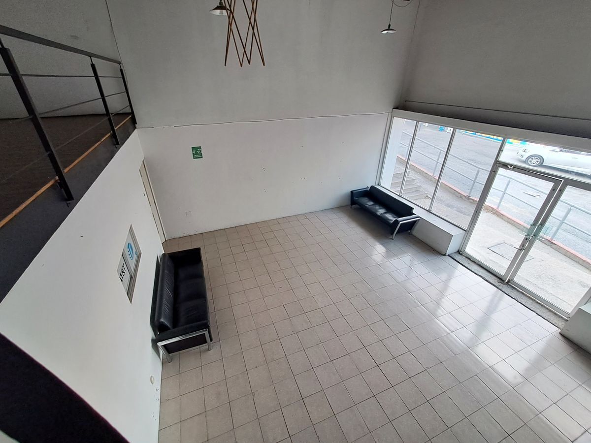 local-en-renta-con-estacionamiento-junto-a-bancomer-plaza-mirador5-20468