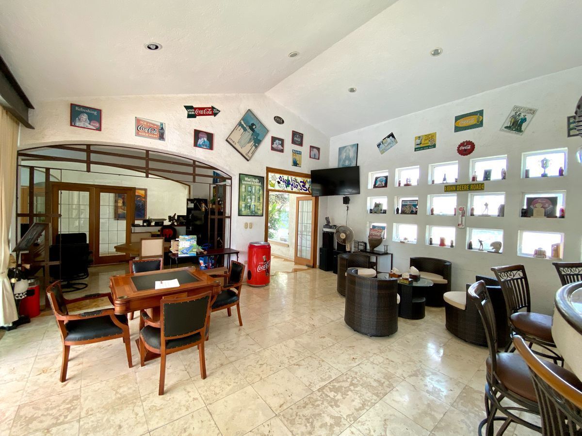 lujosa-residencia-en-venta-sobre-avenida-en-zona-exclusiva-de-mrida14-26381