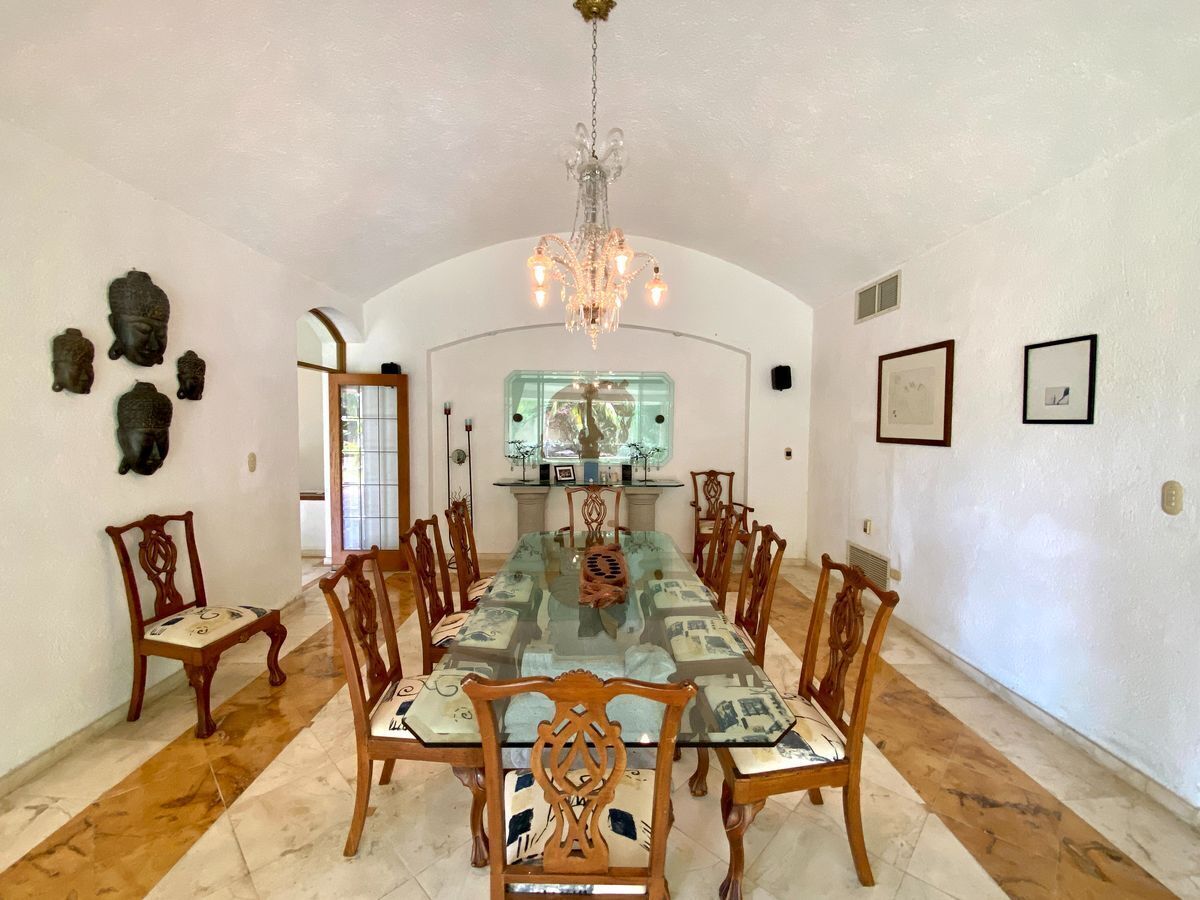 lujosa-residencia-en-venta-sobre-avenida-en-zona-exclusiva-de-mrida20-26381