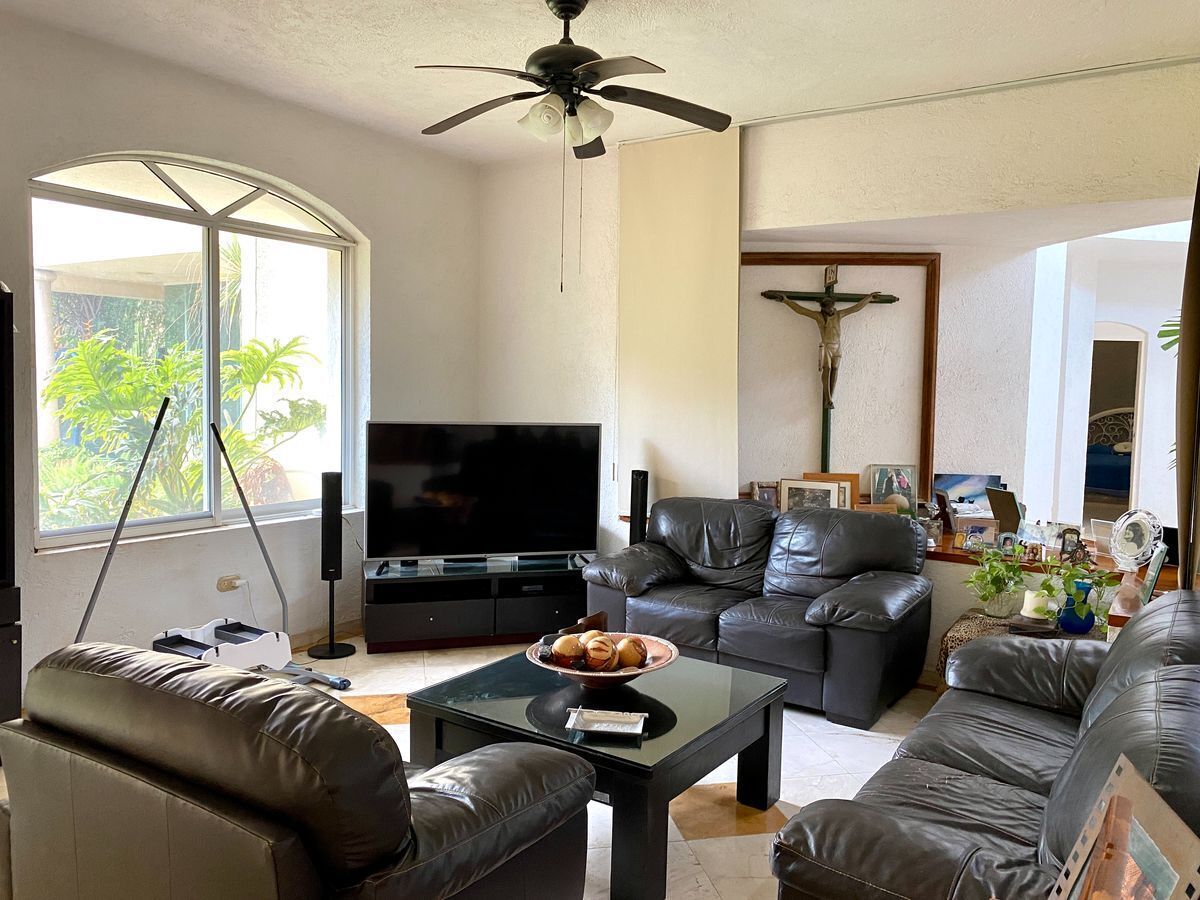 lujosa-residencia-en-venta-sobre-avenida-en-zona-exclusiva-de-mrida24-26381