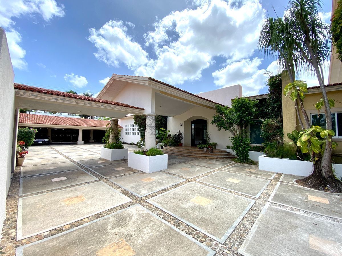 lujosa-residencia-en-venta-sobre-avenida-en-zona-exclusiva-de-mrida3-26381