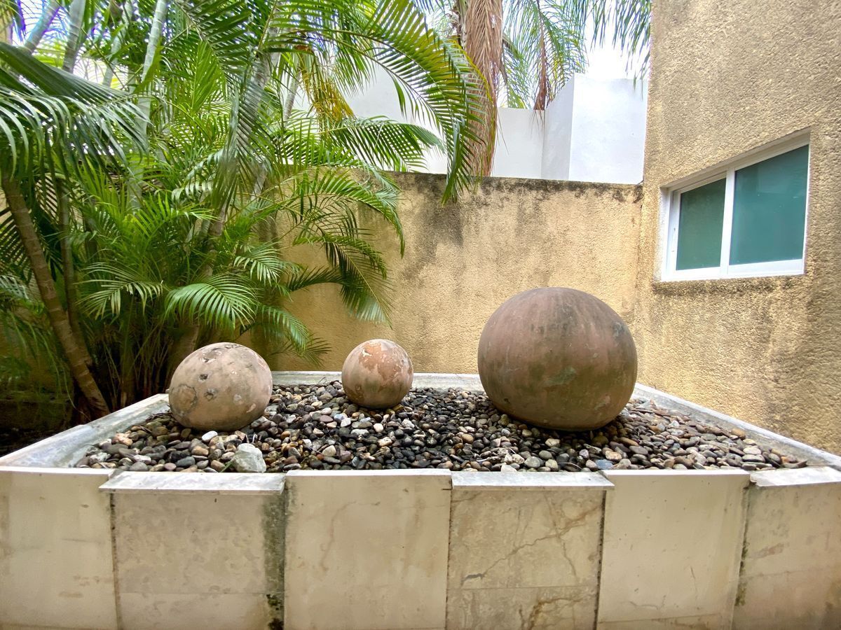 lujosa-residencia-en-venta-sobre-avenida-en-zona-exclusiva-de-mrida32-26381