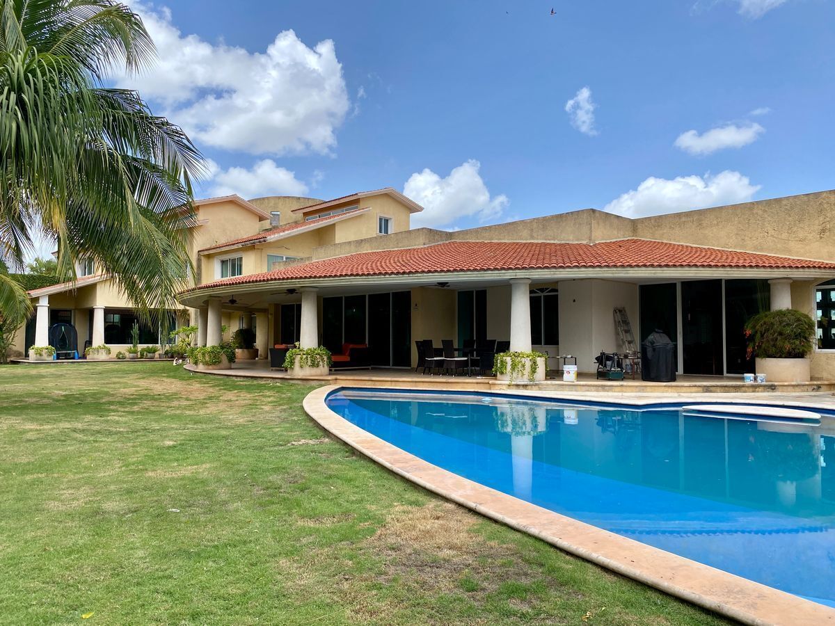 lujosa-residencia-en-venta-sobre-avenida-en-zona-exclusiva-de-mrida45-26381