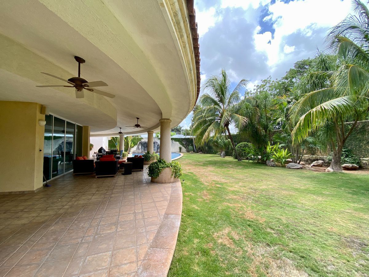 lujosa-residencia-en-venta-sobre-avenida-en-zona-exclusiva-de-mrida49-26381