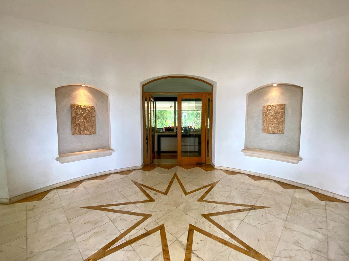 lujosa-residencia-en-venta-sobre-avenida-en-zona-exclusiva-de-mrida7-26381