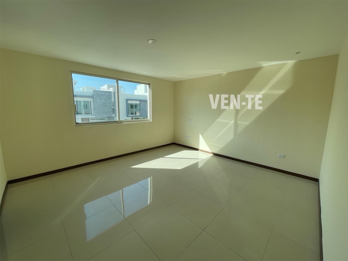 nueva-casa-de-tres-niveles-en-venta-en-coto-consolidado-en-solares-zapopan13-34399